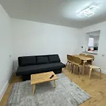 Newly Refurbished 2Bd Flat Close To Excel London