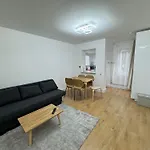 Newly Refurbished 2Bd Flat Close To Excel London