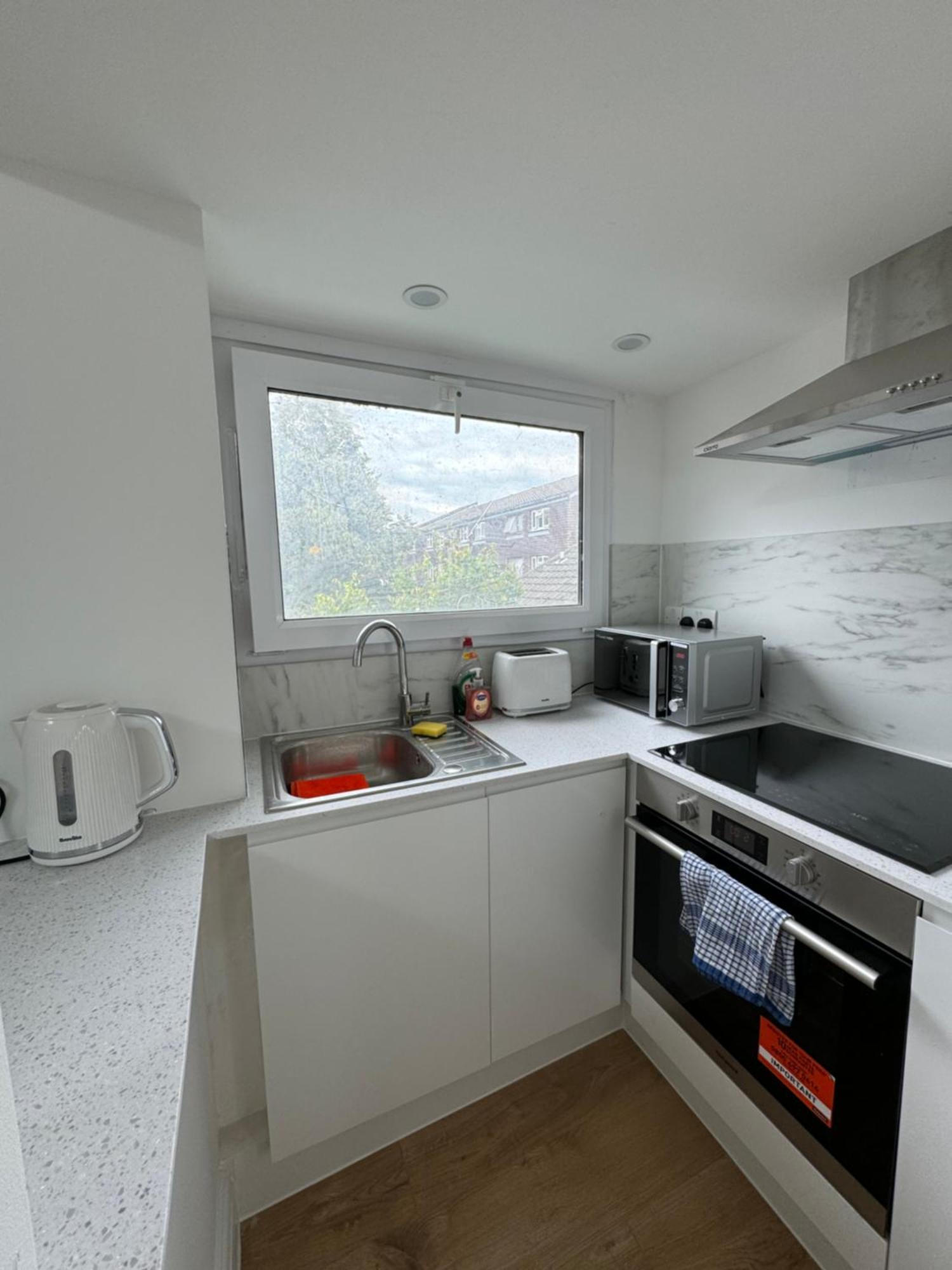 Newly Refurbished 2bd Flat Close To Excel Apartment