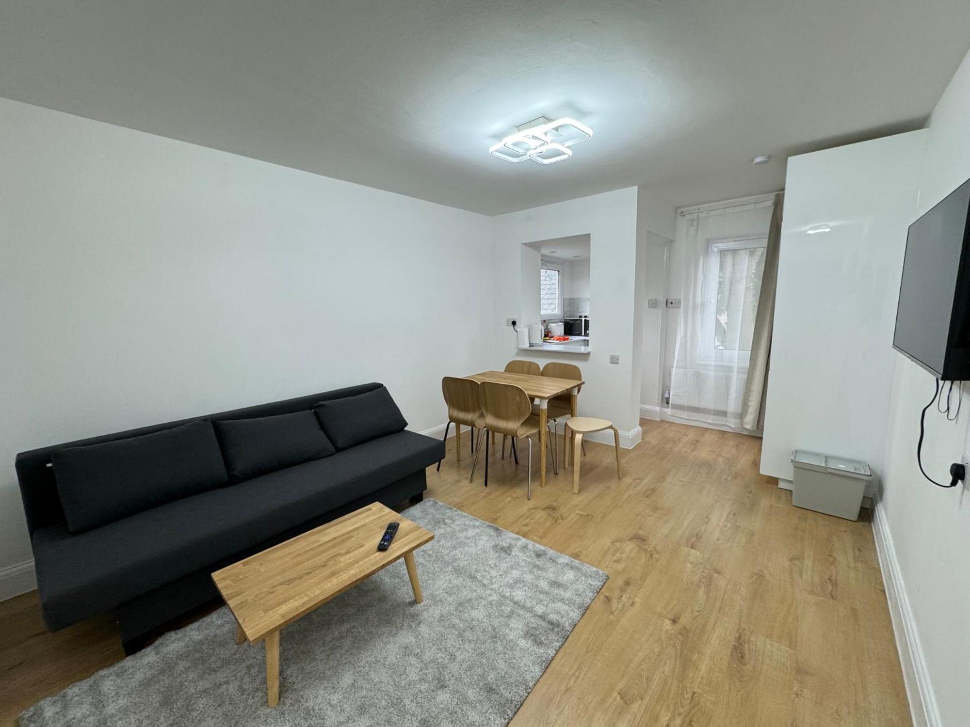 Apartment Newly Refurbished 2bd Flat Close To Excel *