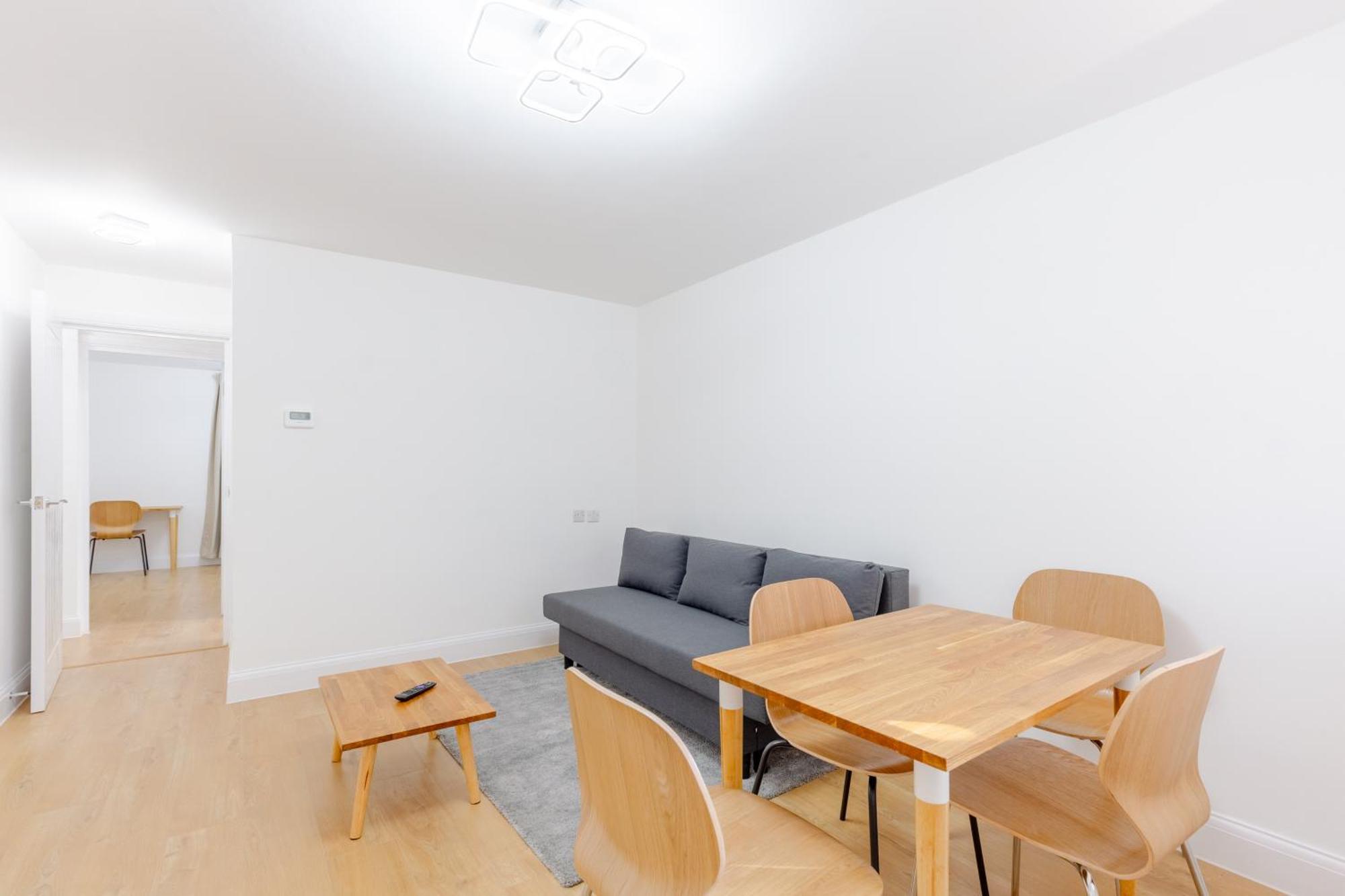 Newly Refurbished 2bd Flat Close To Excel * Londra